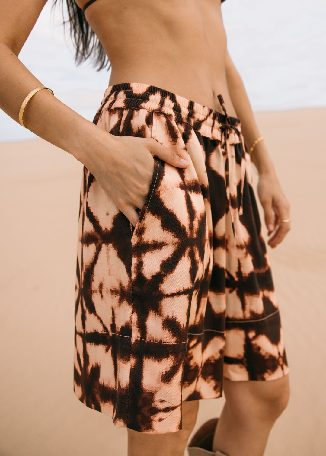 Artisanal biscotti shibori print shorts in soft Tencel Sarajado, designed for effortless, laid-back style