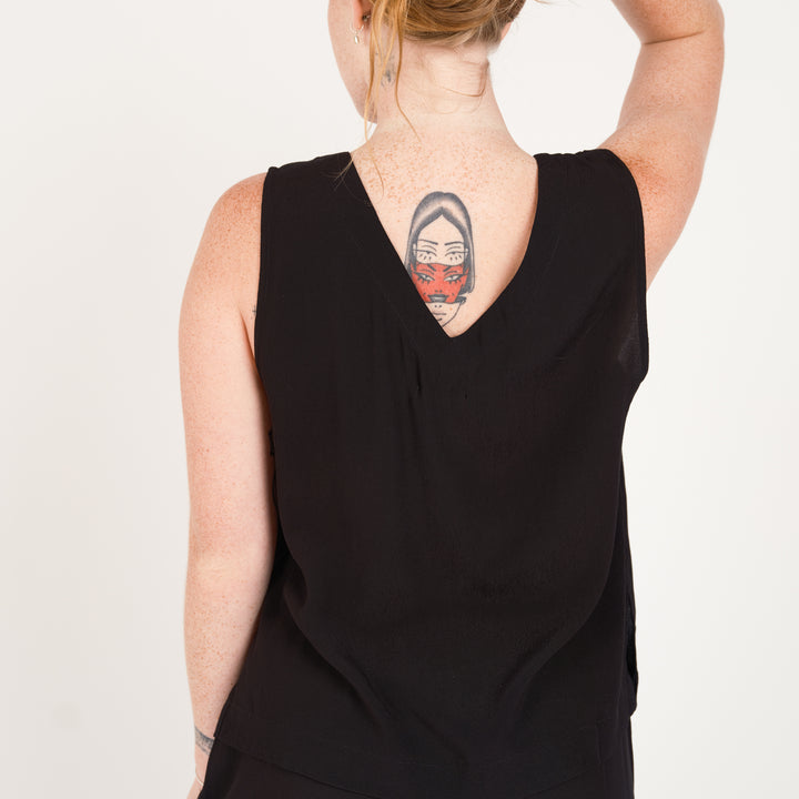 V NECK SINGLET Black