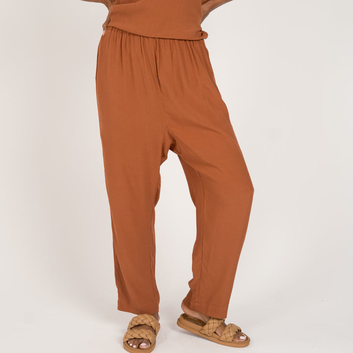 THE RELAXED PANT Amber